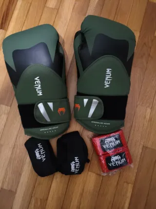 Guantes Boxeo 16oz Venum Challenger 4.0 + Cintas.