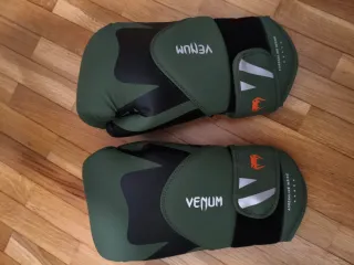 Guantes Boxeo 16oz Venum Challenger 4.0 + Cintas.