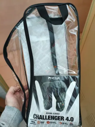 Guantes Boxeo 16oz Venum Challenger 4.0 + Cintas.