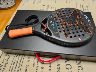 Pala Pádel Nox AT2 Genius LTD Edición Limitada