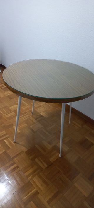 Tavolo rotondo in vetro e legno