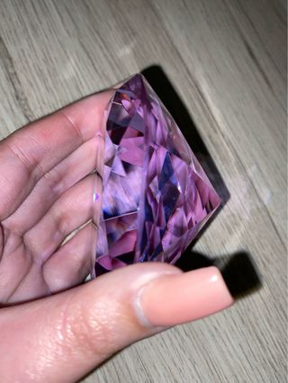 Diamante decorativo rosa y morado