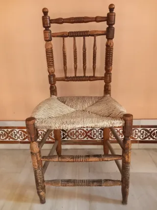 Sillas Castellanas de madera maciza vintage