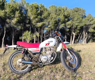 Yamaha SR 250, con aspecto de XT clásica
