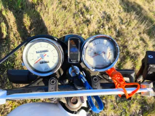 Yamaha SR 250, con aspecto de XT clásica