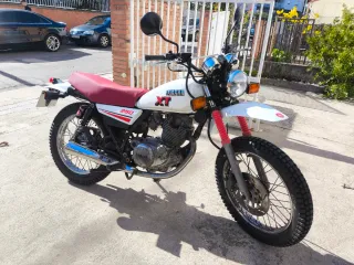 Yamaha SR 250, con aspecto de XT clásica