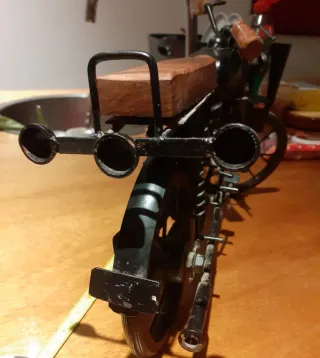 Moto Decorativa Negra y Marrón