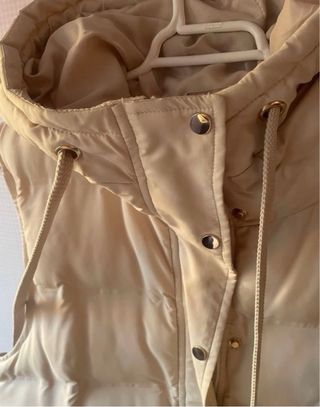 Chaleco Zara Beige con Capucha