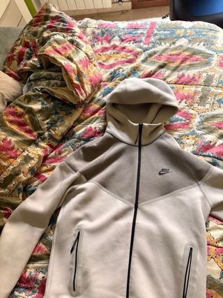 Nike Tech Fleece Gris Blanco Reflectante