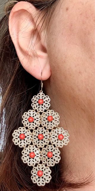 Orecchini vintage dorati con cabochon rossi