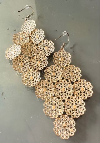 Orecchini vintage dorati con cabochon rossi