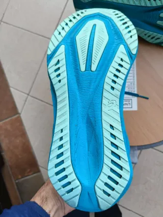 Asics Novablast 5 Talla 41.5