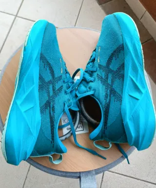Asics Novablast 5 Talla 41.5