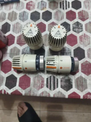 4 Cabezales Termostáticos R.B.M.