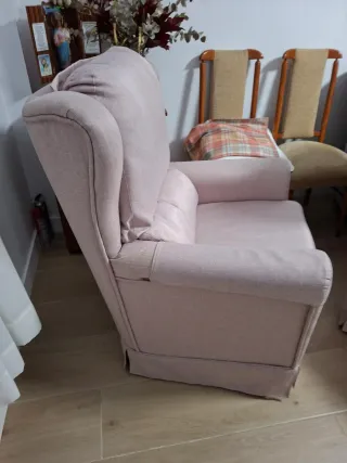 Butaca de tela beige y rosa