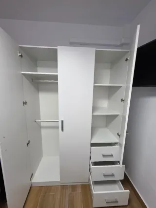 Armario blanco 3 puertas y cajones