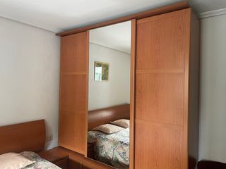 Armario madera maciza con espejo