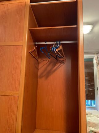 Armario madera maciza con espejo