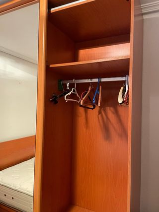 Armario madera maciza con espejo