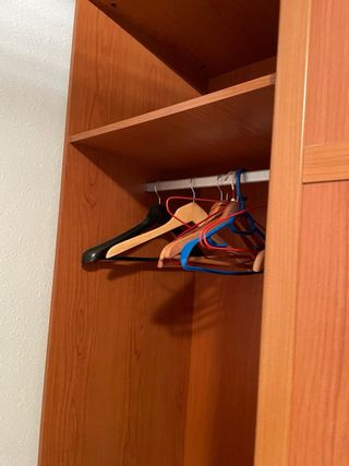 Armario madera maciza con espejo