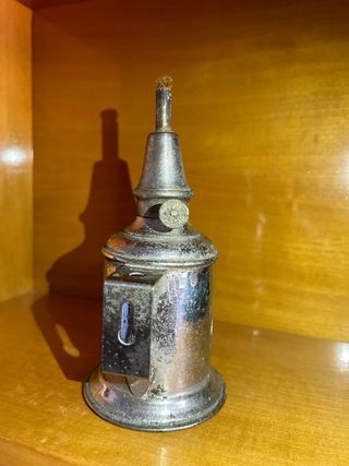 Lámpara de aceite antigua