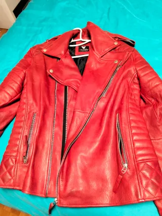 Chaqueta de cuero roja Fur & Bold mujer