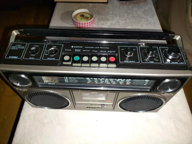 Radio Cassette Boombox Sanyo M9930L