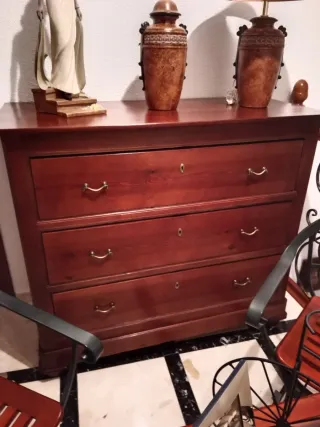 Cómoda antigua de madera