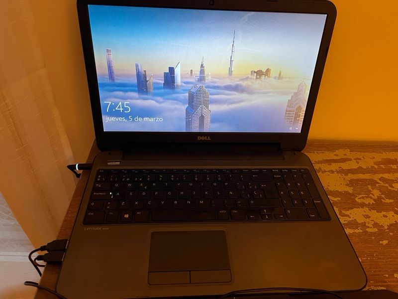 Portátil Dell Latitude 3540 afbeelding 3