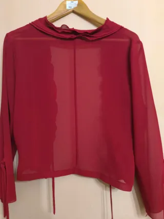 Chaqueta fina roja volantes