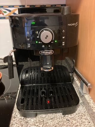Cafetera DeLonghi Magnifica S Negra
