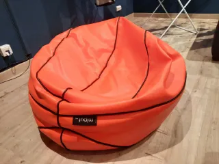 Puff pelota naranja cuero sintético