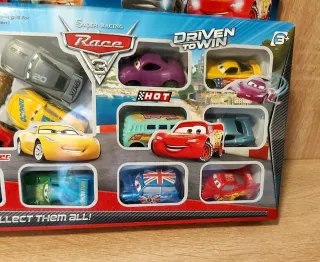 Caja 12 coches Cars Rayo McQueen