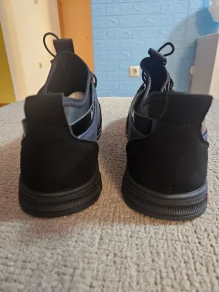 Zapatillas BMW Talla 44 Negras y Azules