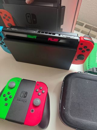 Nintendo Switch + Accesorios + 2 Mandos