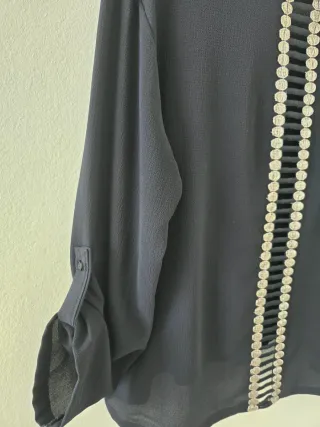 Blusa negra vintage con pasamanería