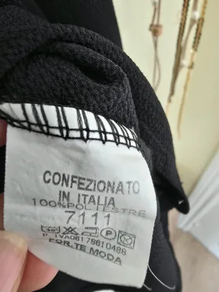 Blusa negra vintage con pasamanería