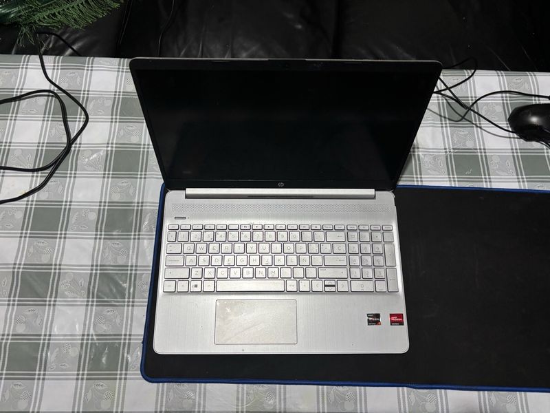 Portátil HP 15s-eq2xxx Plata/Negro Seminuevo