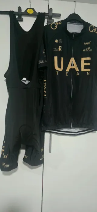 Conjunto Ciclismo Hombre UAE Team Emirates talla L