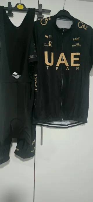 Conjunto Ciclismo Hombre UAE Team Emirates talla L