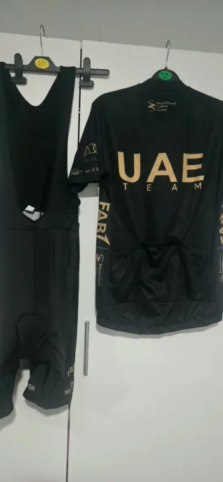 Conjunto Ciclismo Hombre UAE Team Emirates talla L
