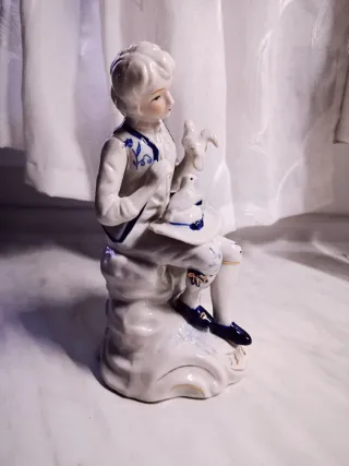 Figura porcelana niño con pájaros