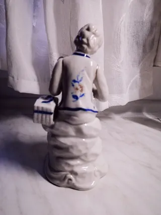 Figura porcelana niño con pájaros