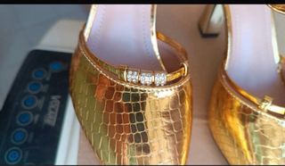 Decolte HI QIANI ANG oro