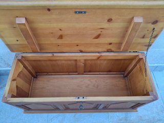 Arcón baul de madera maciza