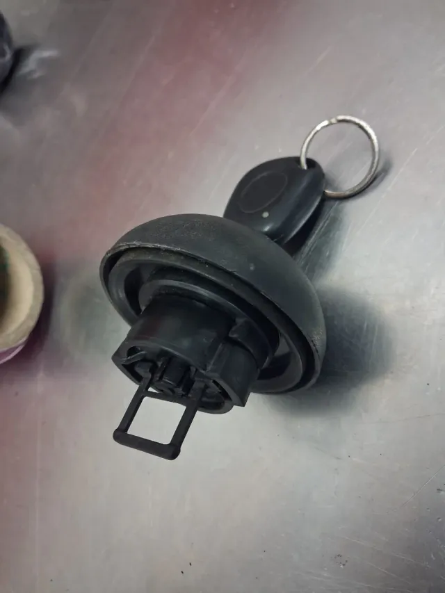 Tapón Gasolina con Llave Clio III (2003)