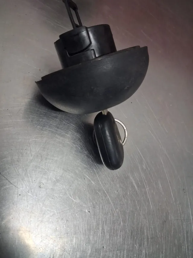 Tapón Gasolina con Llave Clio III (2003)