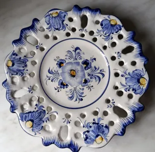 Plato de porcelana portuguesa decorado