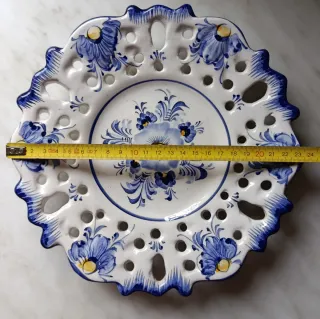 Plato de porcelana portuguesa decorado