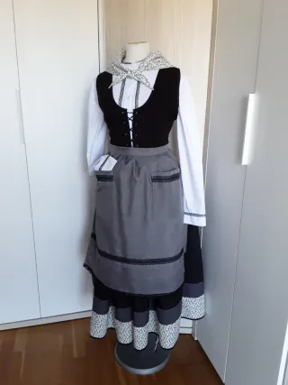 TRAJE NESKA-BASERRITARRA "145 EUROS "